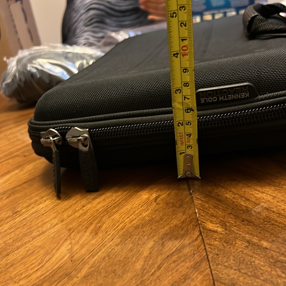Kenneth Cole Reaction hard case - Picture 8 of 8